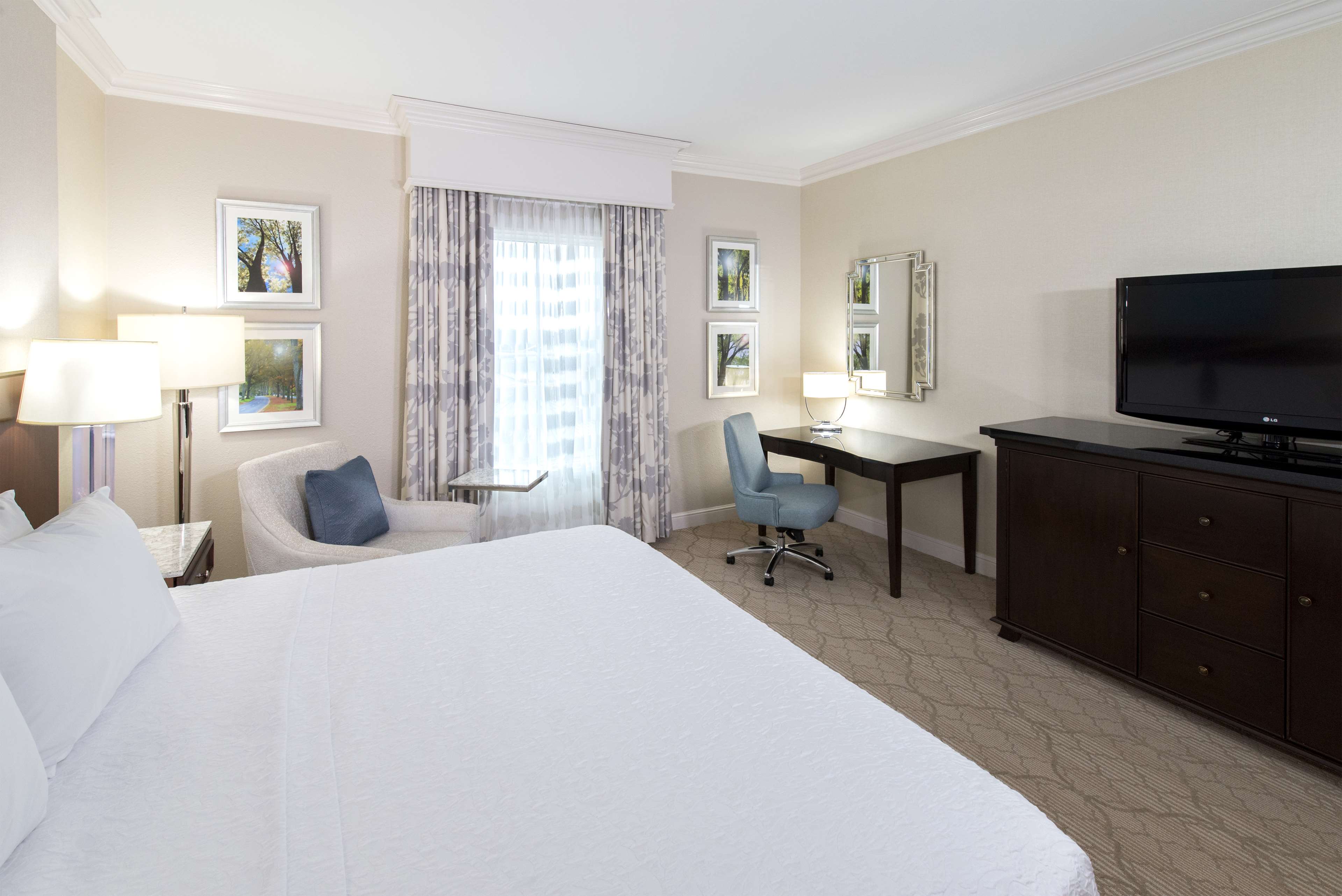 Hampton Inn & Suites Charlotte SouthPark at Phillips Place - photo 41