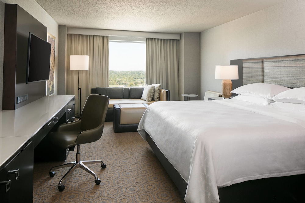 Sheraton Overland Park Hotel at the Convention Center - photo 8
