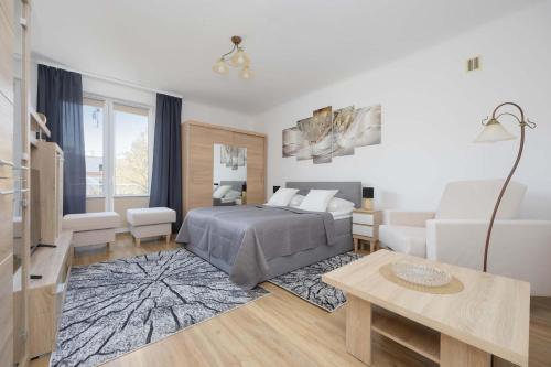 Śmiała Comfy Apartment Pet friendly by Noclegi Renters — 4-Star Luxury Hotel in Warsaw, Poland