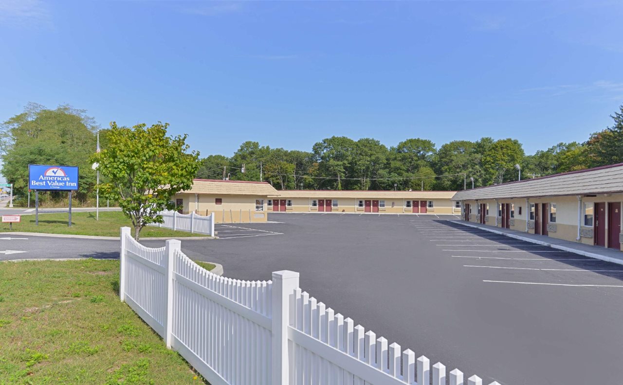 Americas Best Value Inn Port Jefferson Station Long Island — hotel near Long Island MacArthur Airport