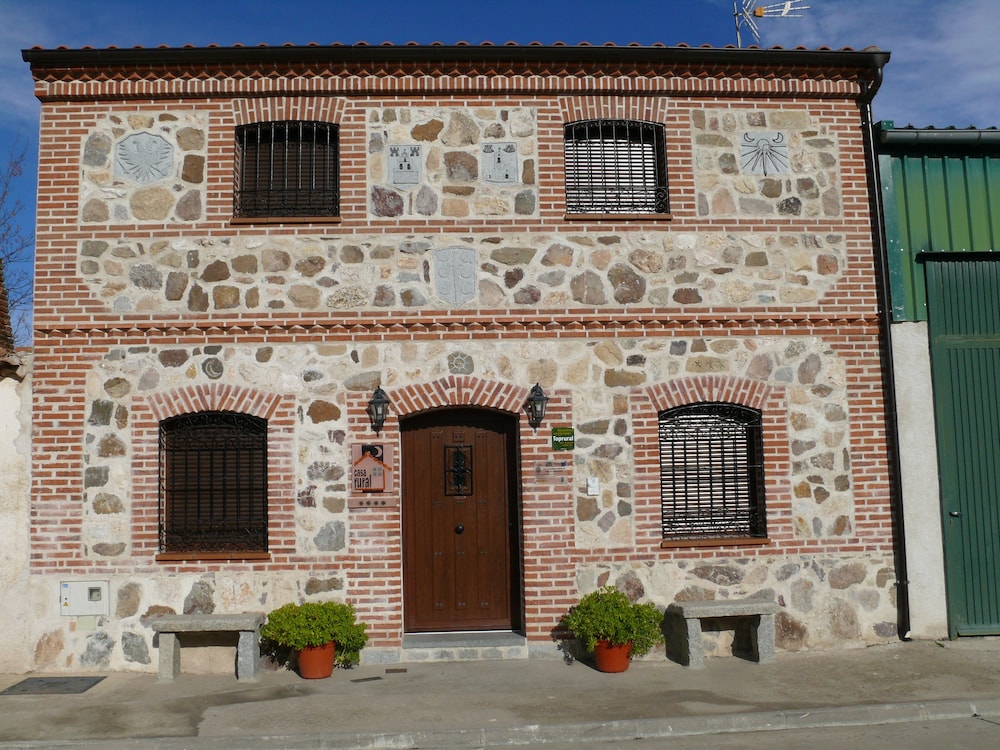 Casa Rural Duquesa De La Conquista — 4-Star Luxury Hotel in Vega De Santa Maria, Spain