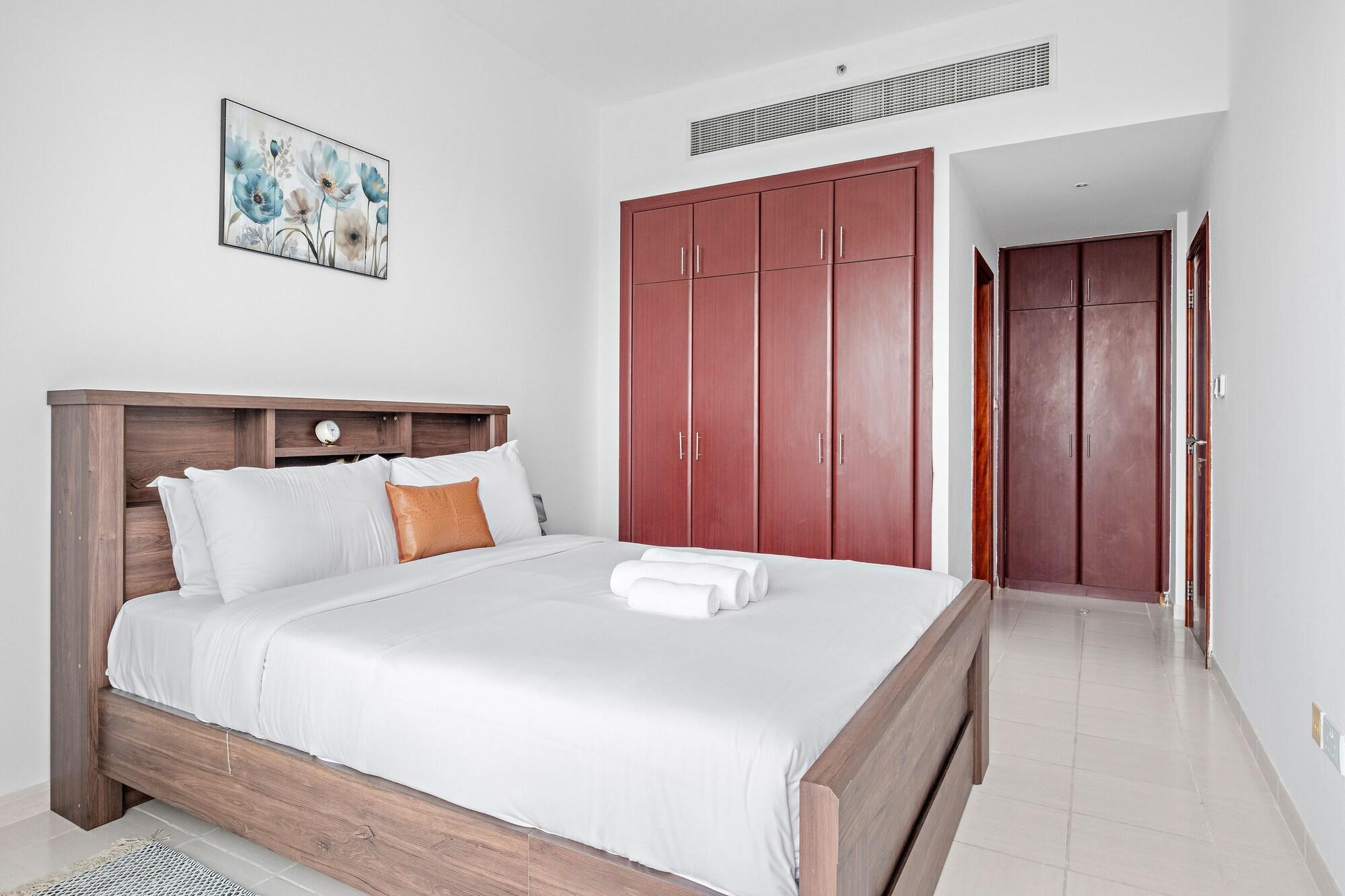 1BR flat close to famous The Els Club golf course — 4-Star Luxury Hotel in Dubai, United Arab Emirates