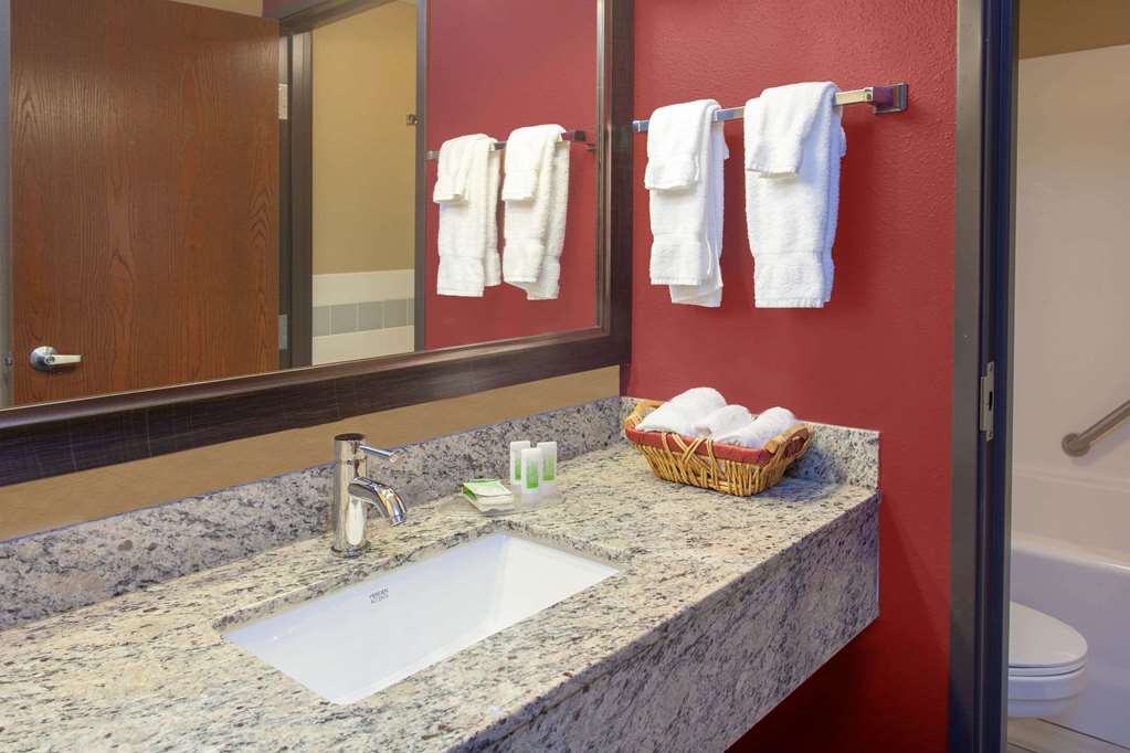 AmericInn by Wyndham Hutchinson - photo 9