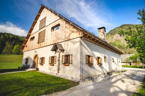 Tourist Farm Šenkova Domačija — 4-Star Luxury Hotel in Zgornje Jezersko, Slovenia