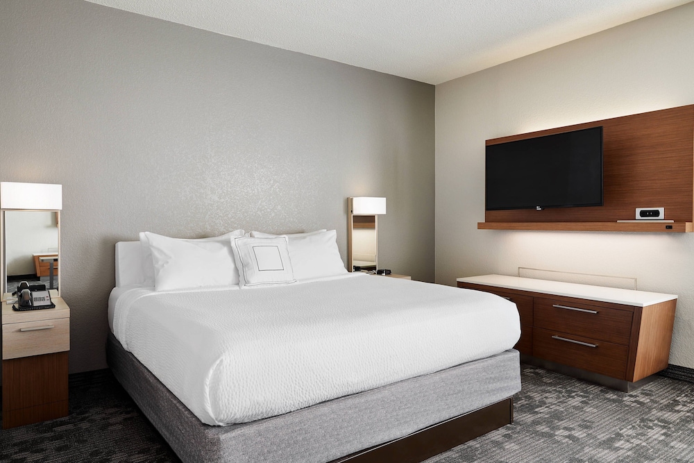 Courtyard by Marriott Milwaukee Downtown - photo 12