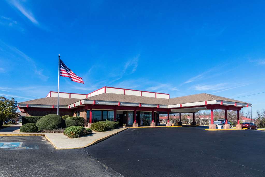 Econo Lodge Inn & Suites Conference Center - featured photo