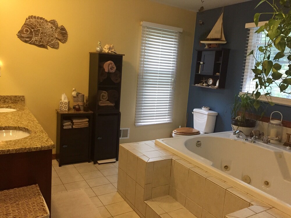 The Harsens Island Getaway Resort - photo 26