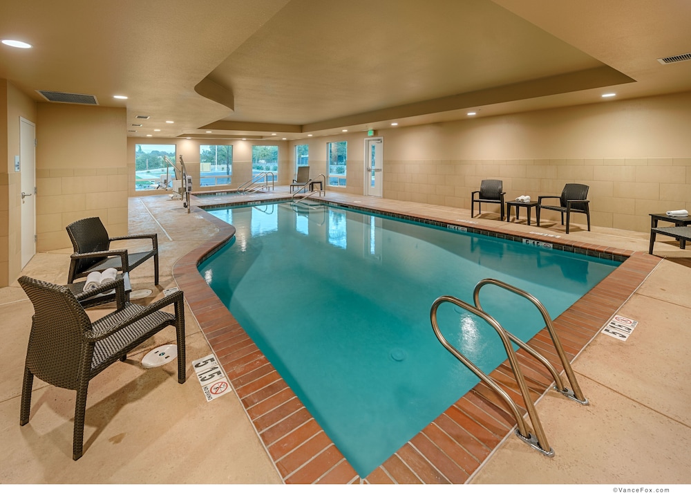 Holiday Inn Express Hotel & Suites Red Bluff South Redding by IHG - photo 13
