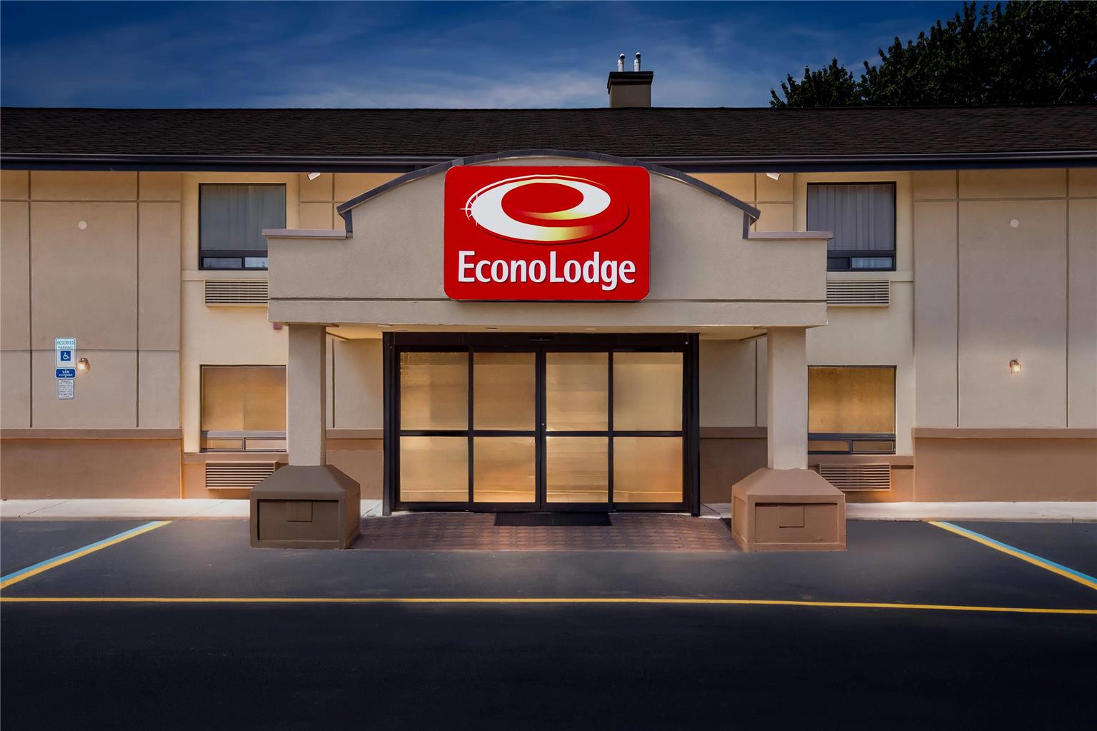 Econo Lodge Woodbridge - photo 40