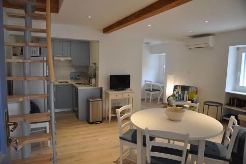 Apartment Gordana — 4-Star Luxury Hotel in Cres, Croatia