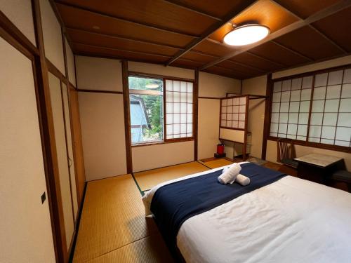 Sneaky Peaks - carbon neutral hotel in Hakuba