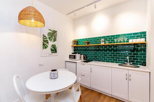 Unique and Beautiful 1BR Apt in Historic Tbilisi by Wehost