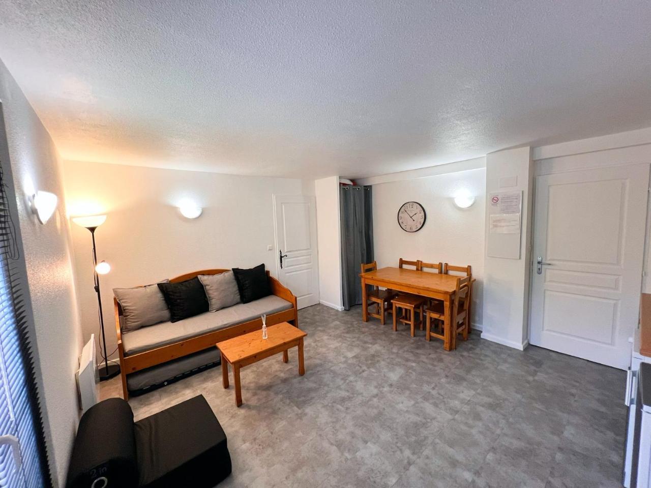 Vars Appart Spacieux Renove 4 Couchages Dans Chalet — 4-Star Luxury Hotel in Vars, France