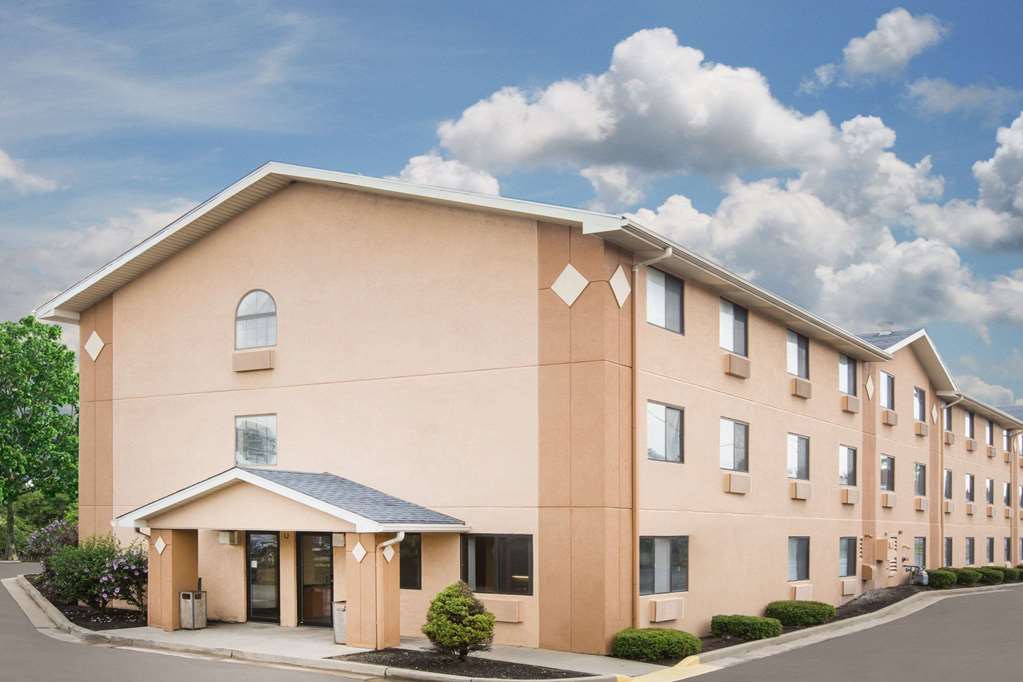 Super 8 by Wyndham Beckley - featured photo