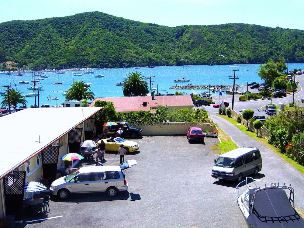 Beachside Sunnyvale Motel in Picton, New Zealand