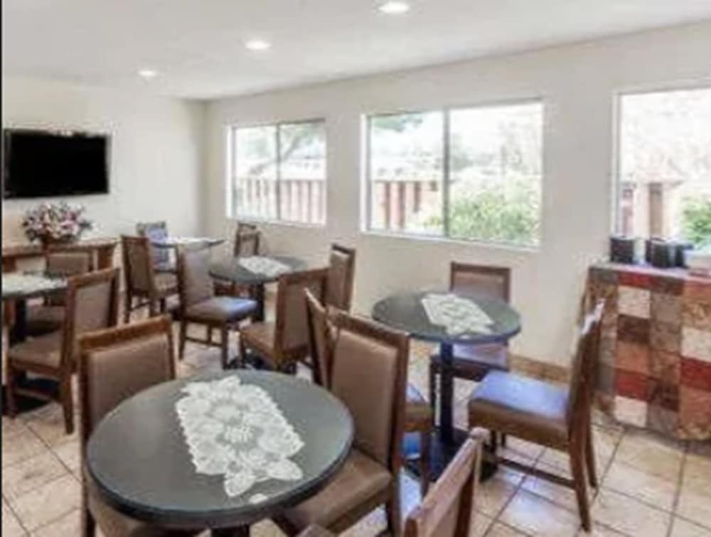 Days Inn by Wyndham San Marcos - photo 20