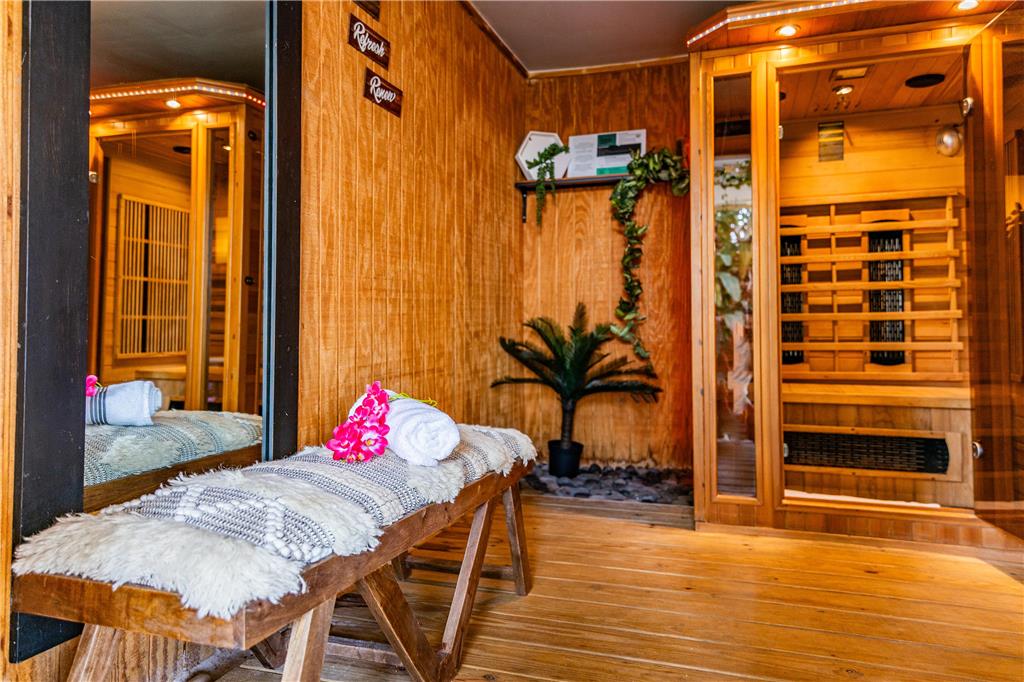 Oceanside Hotel and Suites - photo 18