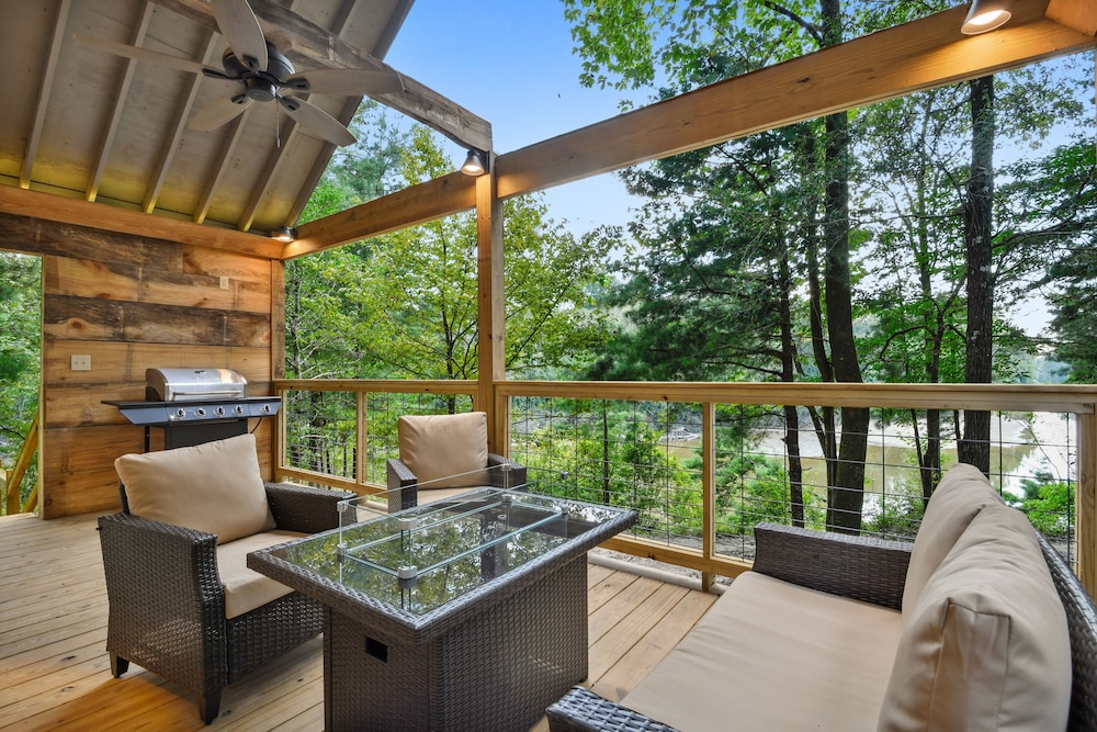 Whiskey on the River - last minute hotel in Petal