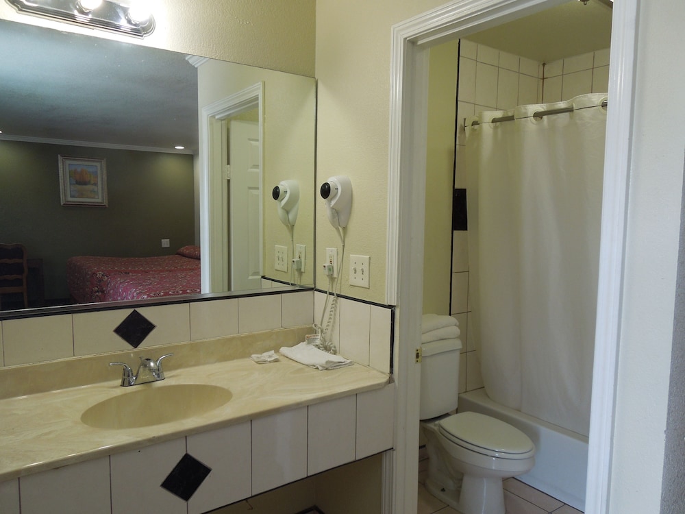 Castaway Motel - photo 21