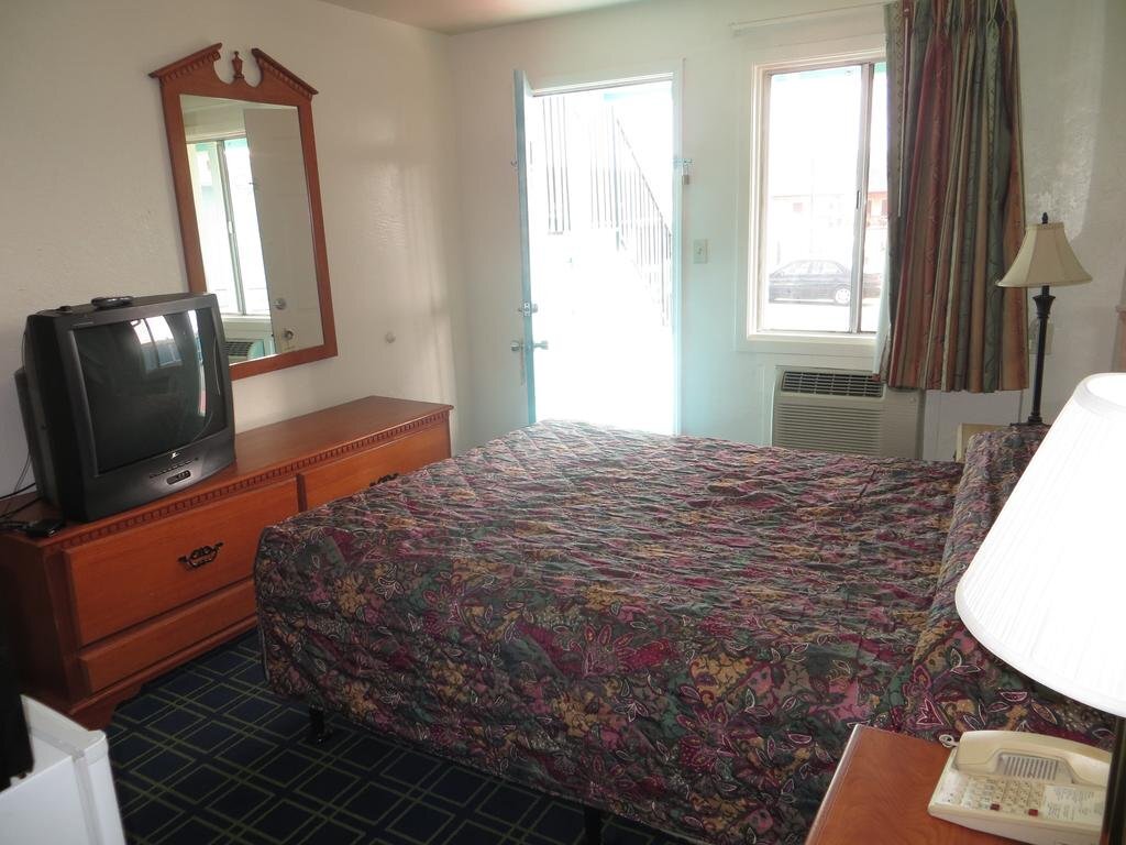 Big 6 Motel - photo 4