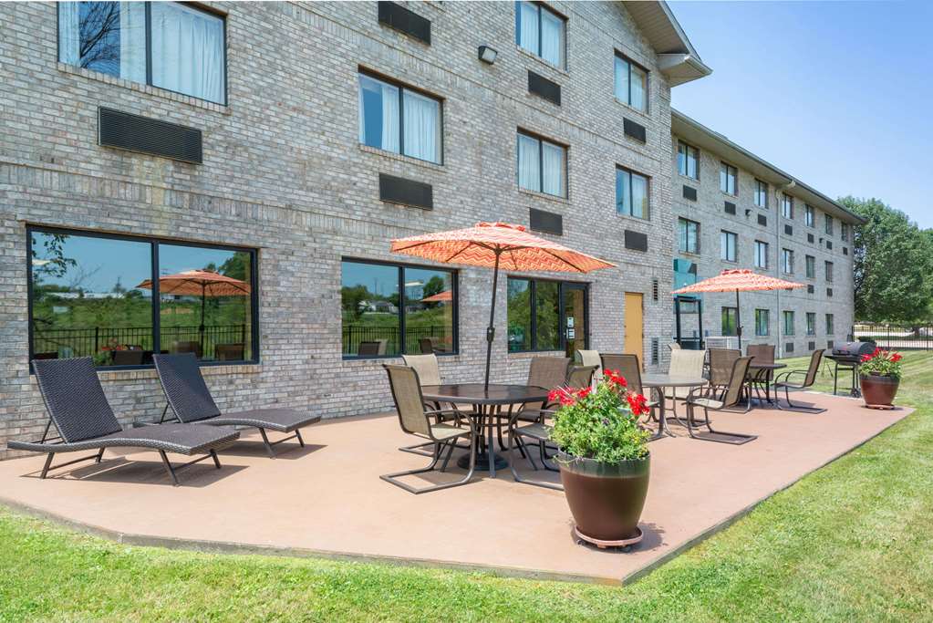 Ramada by Wyndham Catlettsburg Ashland - photo 24