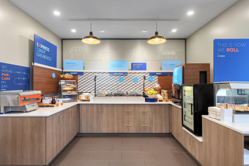 Holiday Inn Express Coralville by IHG - photo 44