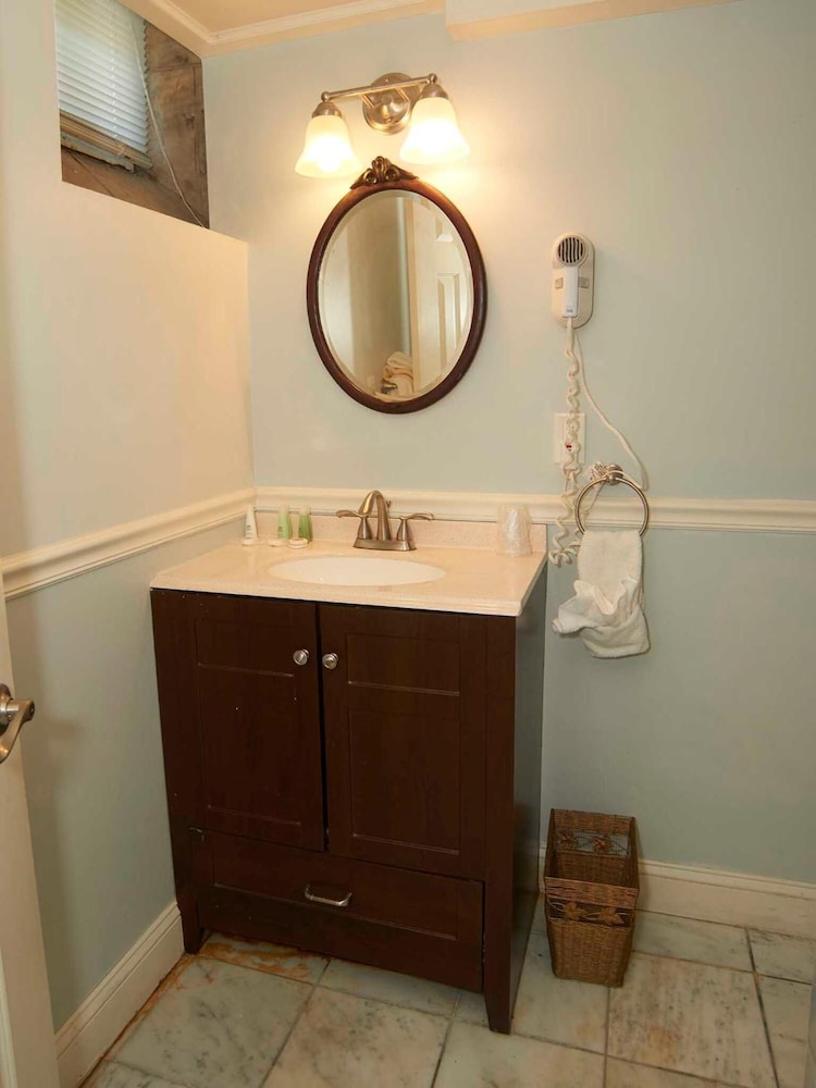 Bellevue Manor - photo 42