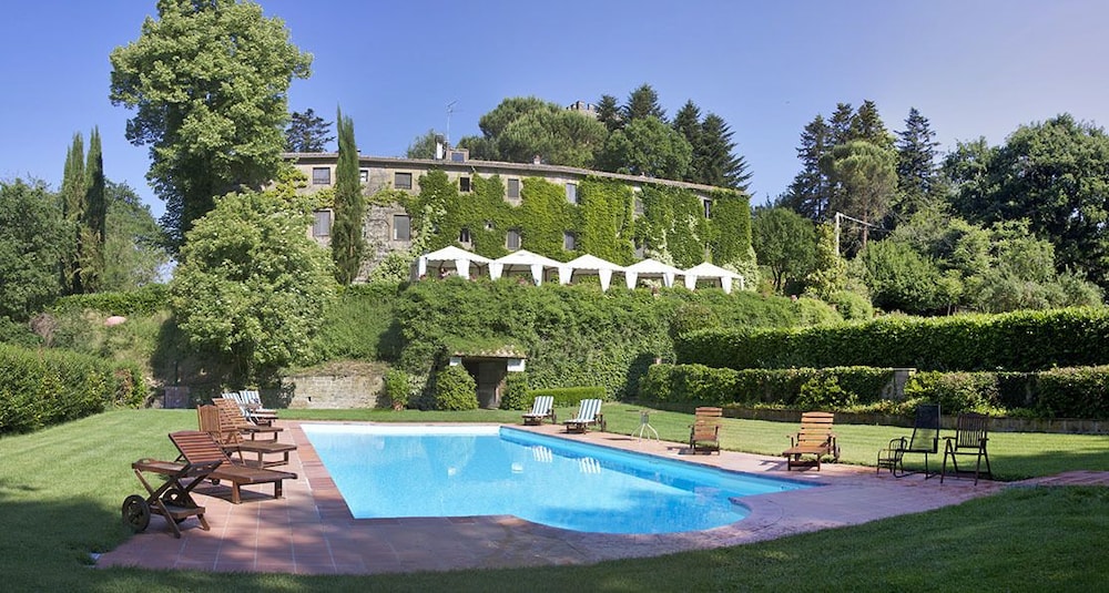 Castello di Santa Cristina pet-friendly hotel Grotte Di Castro