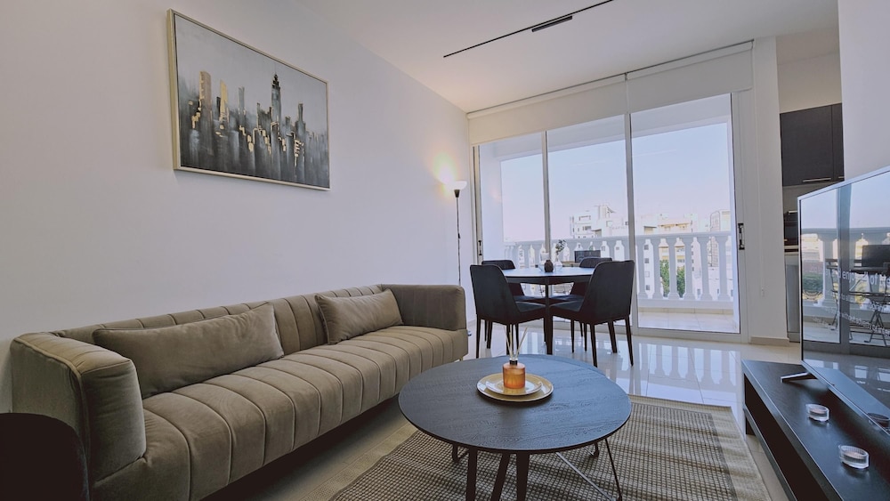 104 NIC 401 Stay Cosmo City Suite