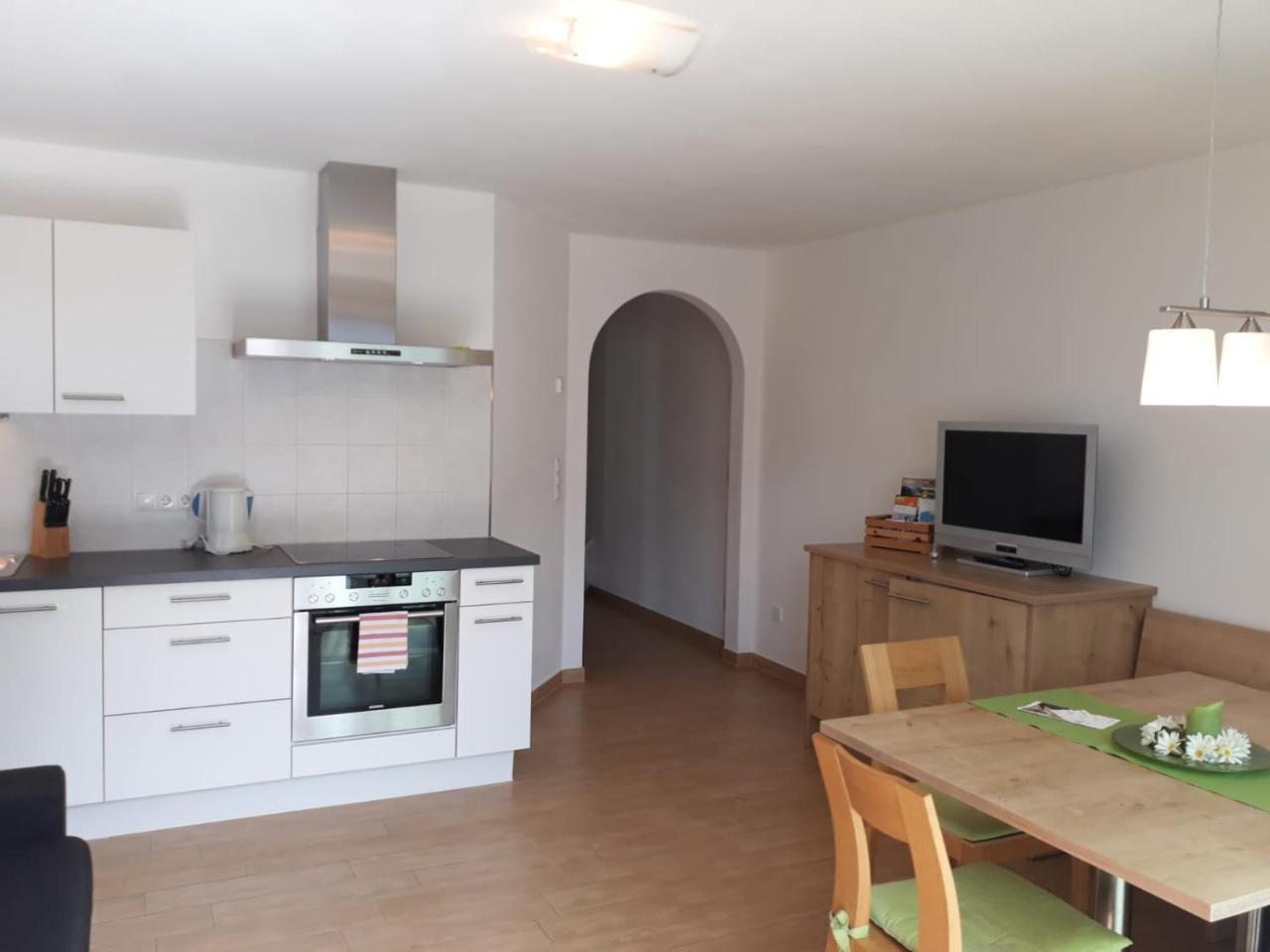 Pfandlerhof Ferienwohnung Rot — 4-Star Luxury Hotel in San Martino, Italy