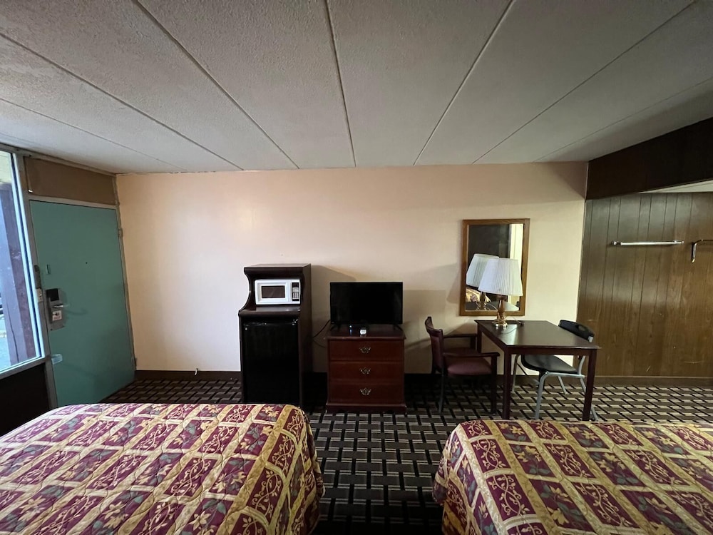 Budget Host Village Inn - photo 5