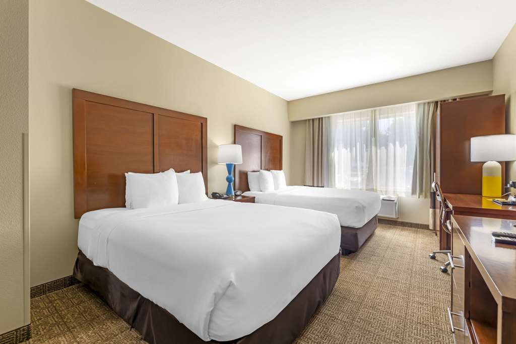 Comfort Suites Near Vancouver Mall - photo 26