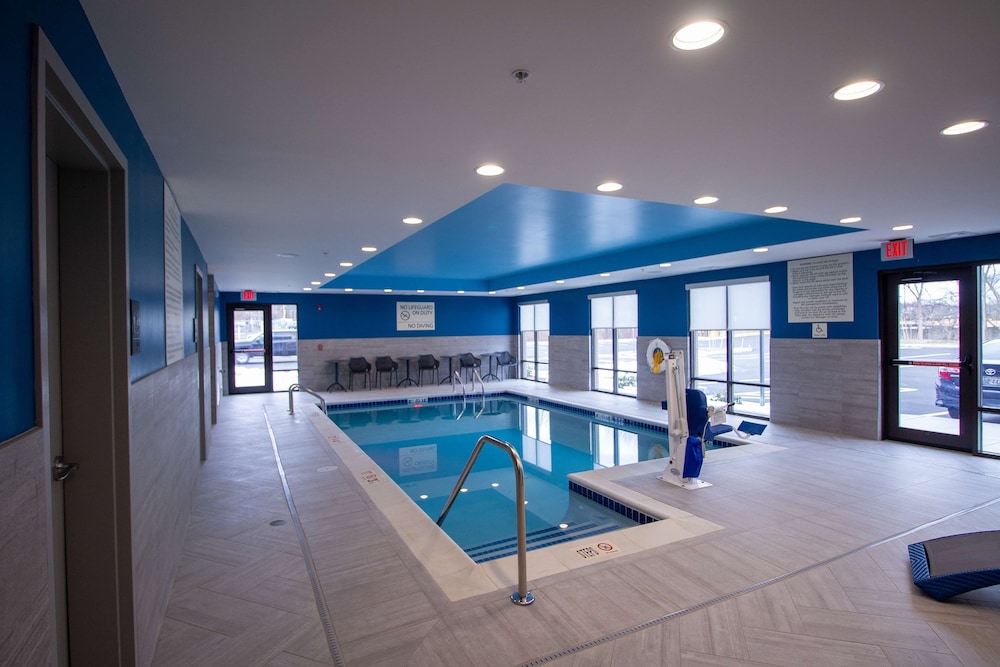 Hampton Inn & Suites North Attleboro - photo 17