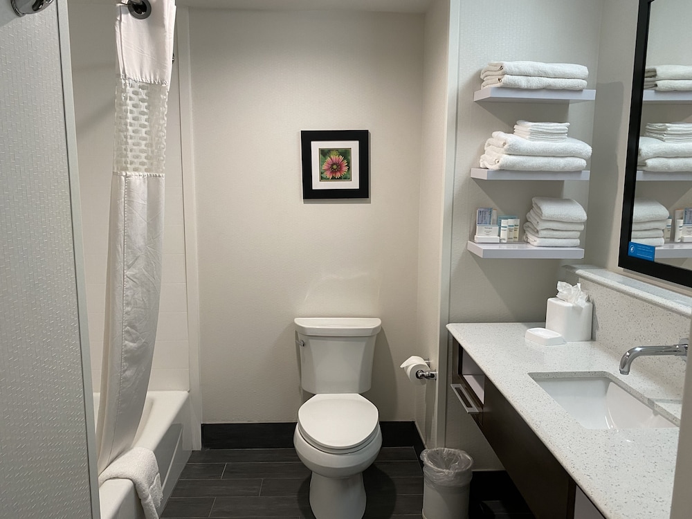 Hampton Inn El Reno - photo 32