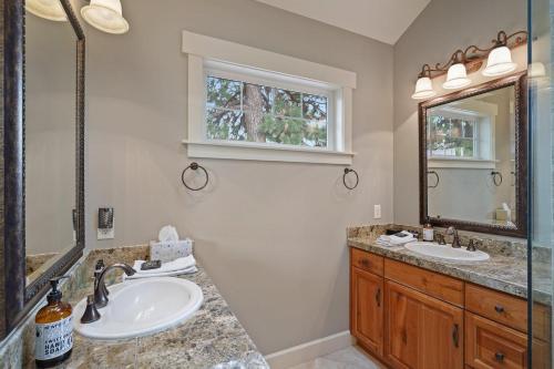 Five Peaks ac hot Tub 5br 3.5ba - photo 8