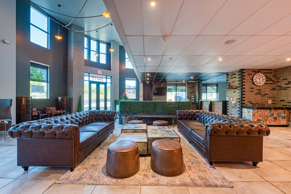 Hotel Lexen Newhall - photo 4