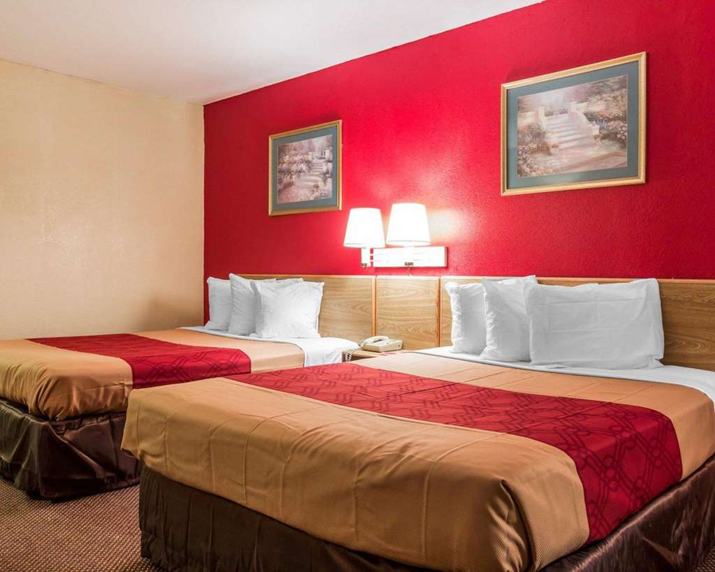 Econo Lodge Atlanta College Park - photo 11