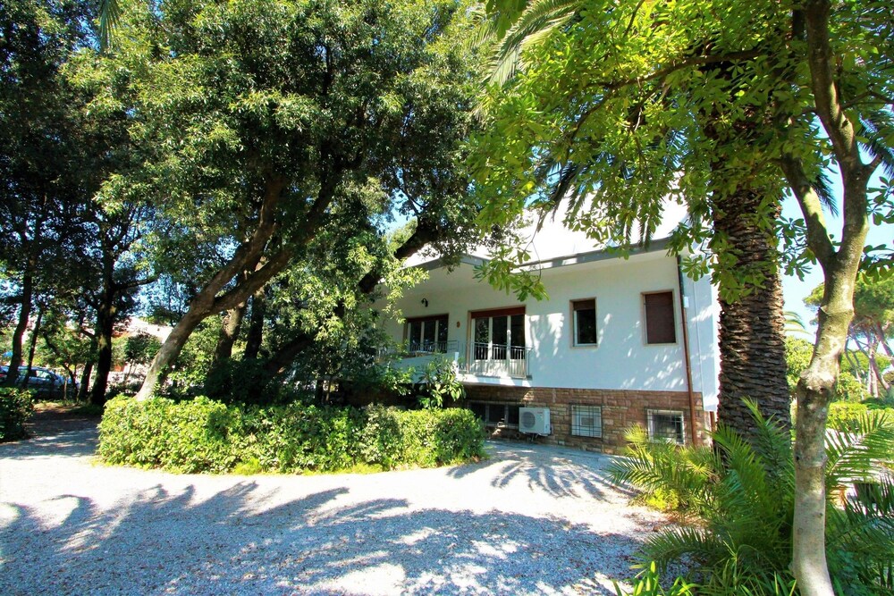 InVilla Seristori a 50 m dal mare — 4-Star Luxury Hotel in San Vincenzo, Italy