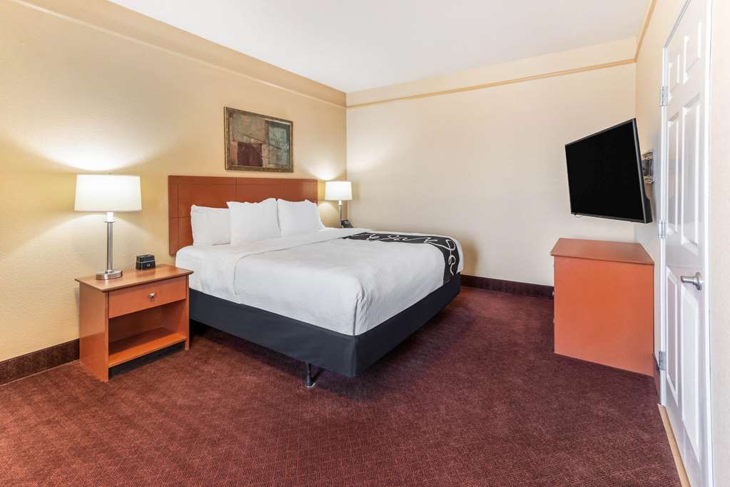 La Quinta Inn & Suites by Wyndham Hobbs - photo 27