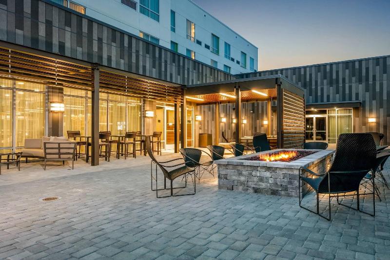 Courtyard by Marriott Savannah Airport - photo 96