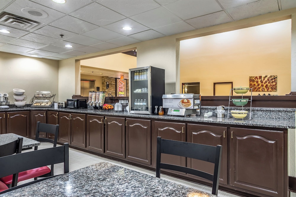 Red Roof Inn PLUS & Suites Atlanta Airport South - photo 22