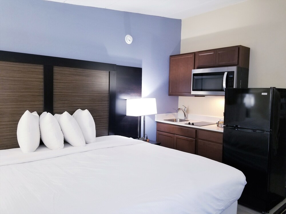 Wingate by Wyndham Bloomington - photo 7