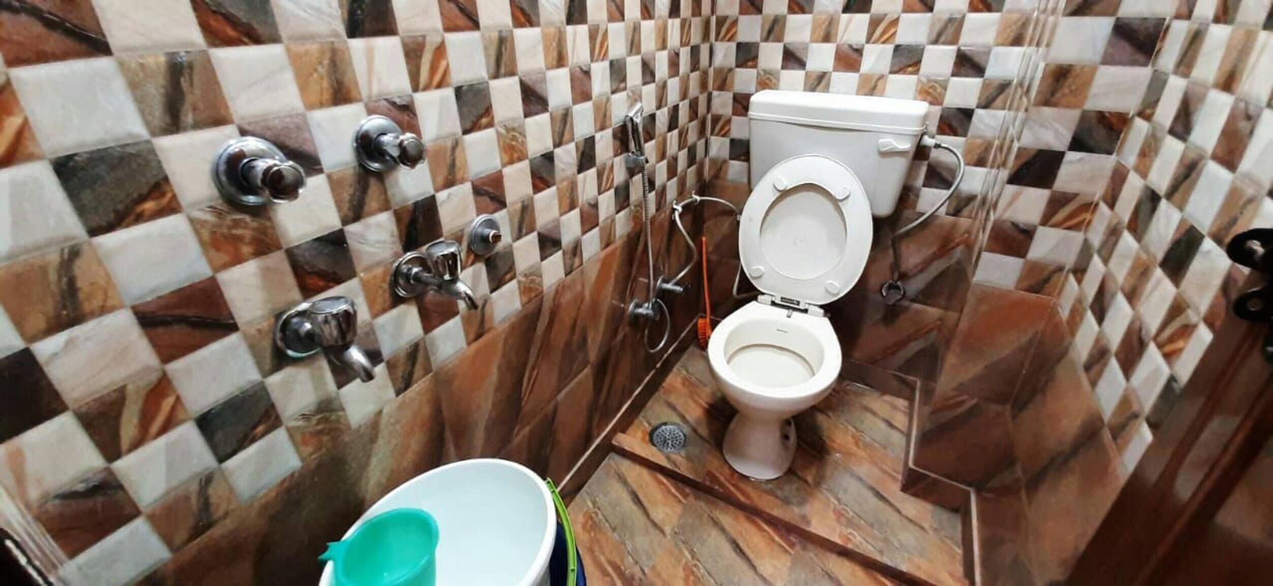 Room in Guest Room Posh Foreigners Place couples Allowed Lajpat Nagar