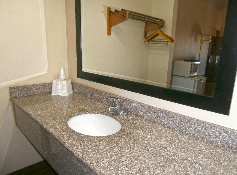 Rodeway Inn - photo 21