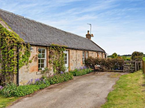 2 Bed in Conon Bridge CA387 - carbon neutral hotel in Dingwall
