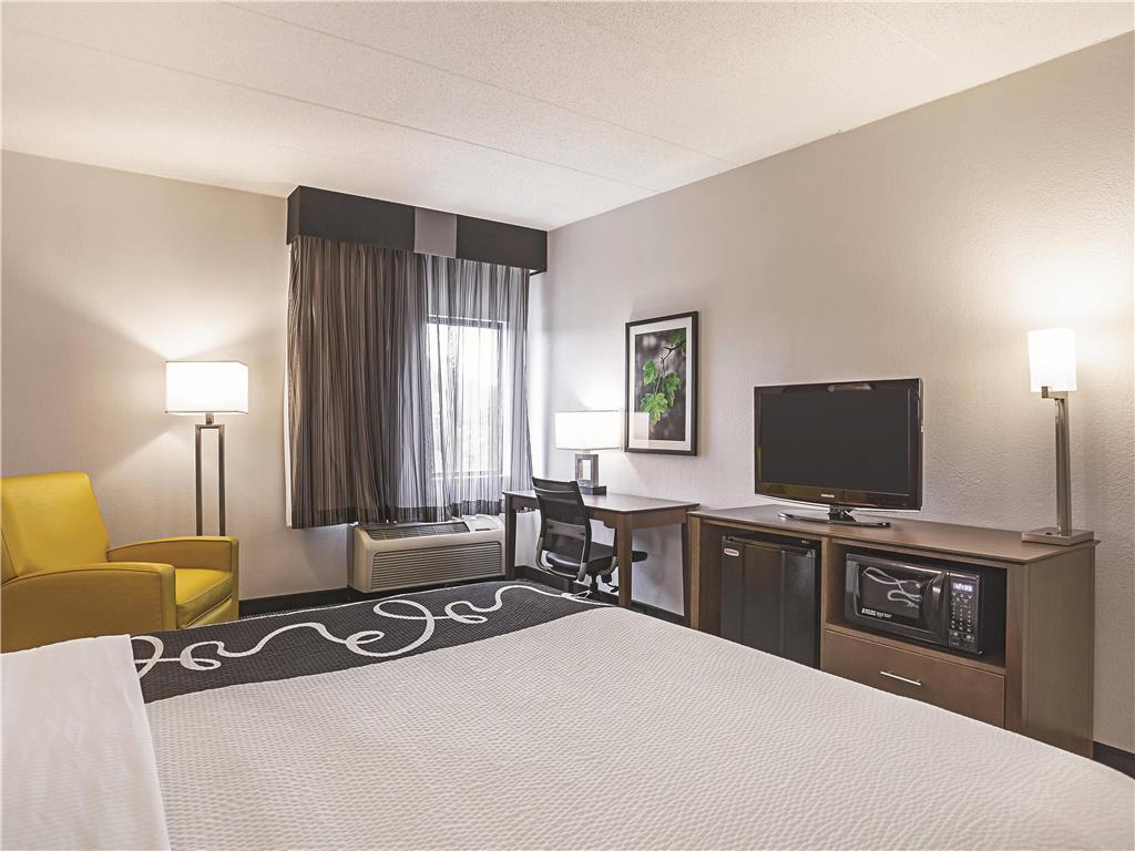 La Quinta Inn & Suites by Wyndham Virginia Beach - photo 6