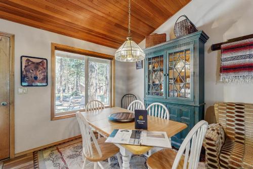 2 Wolf Lane in Sunriver, United States