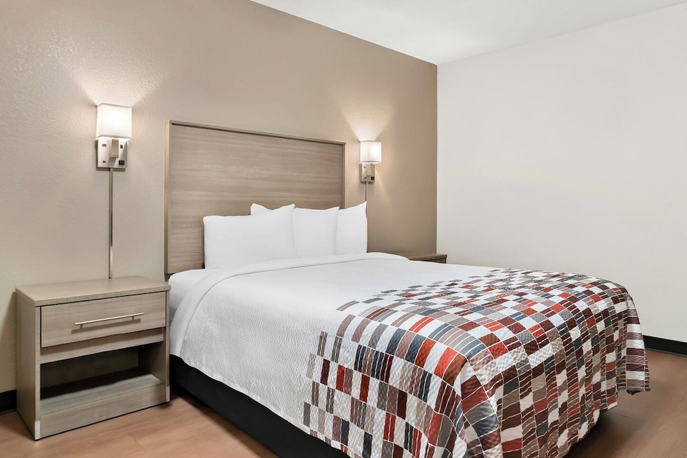 Red Roof Inn Auburn Hills - photo 21