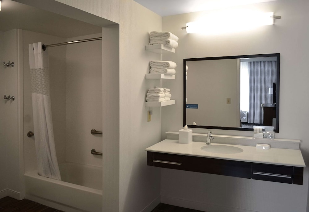 Hampton Inn & Suites Charlotte Pineville - photo 25