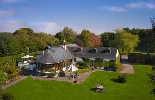 Luxurious tranquil private sleeps 8 free parking — 4-Star Luxury Hotel in Navan, Republic of Ireland
